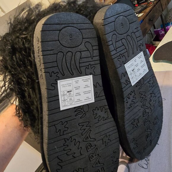 BEARPAW BOO Women's Ankle Furry Boots US 6 Black Suede Curly Lamb Sheepskin - Picture 10 of 16